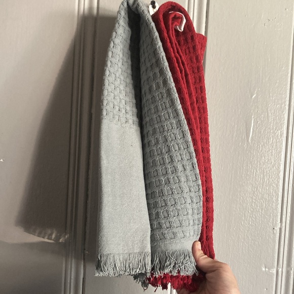 NWT- Gray Making Spirits Bright Farmtruck & Solid Red Waffle Knit- Towels 18x28 - Picture 16 of 17